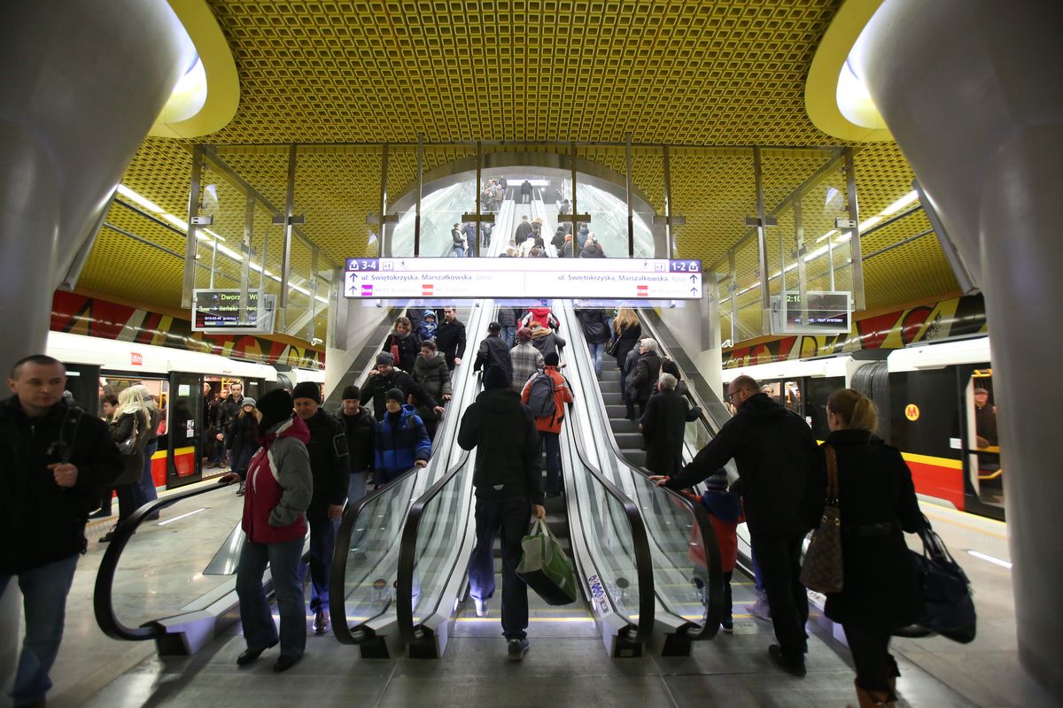 Metro. Awaria łącznika na stacji Świętokrzyska usunięta