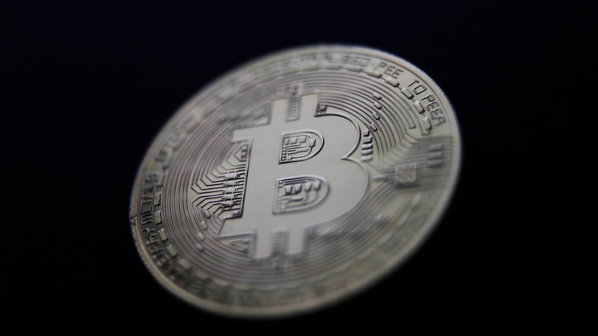 Coraz więcej osób kupuje kryptowaluty. Bez odpowiedniego doświadczenia można stracić majątek