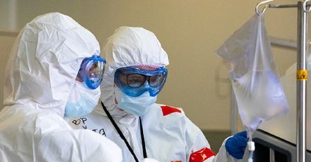 Uwaga na truciznę. Zobacz, co piją ludzie, bo boją się koronawirusa
