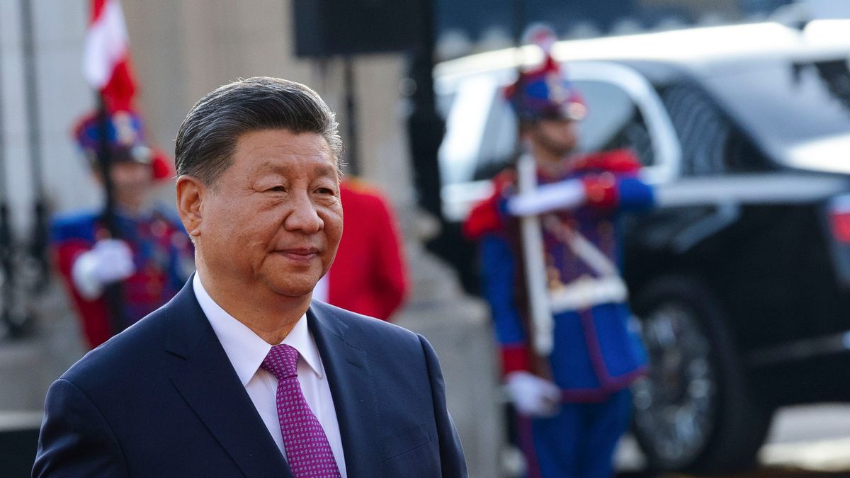 Xi Jinping, China's president, arrives for a bilateral meeting Dina Boluarte, Peru's president, not pictured, at the Government Palace in Lima, Peru, on Thursday, Nov. 14, 2024. Leaders from the US, China, Brazil and elsewhere in Asia and the Americas gather in Lima for a week of high-level meetings and summitry, with trade and tariffs on the agenda as will mineral rights, rule of law, and, of course, democracy. Photographer: Manuel Orbegozo/Bloomberg via Getty Images
