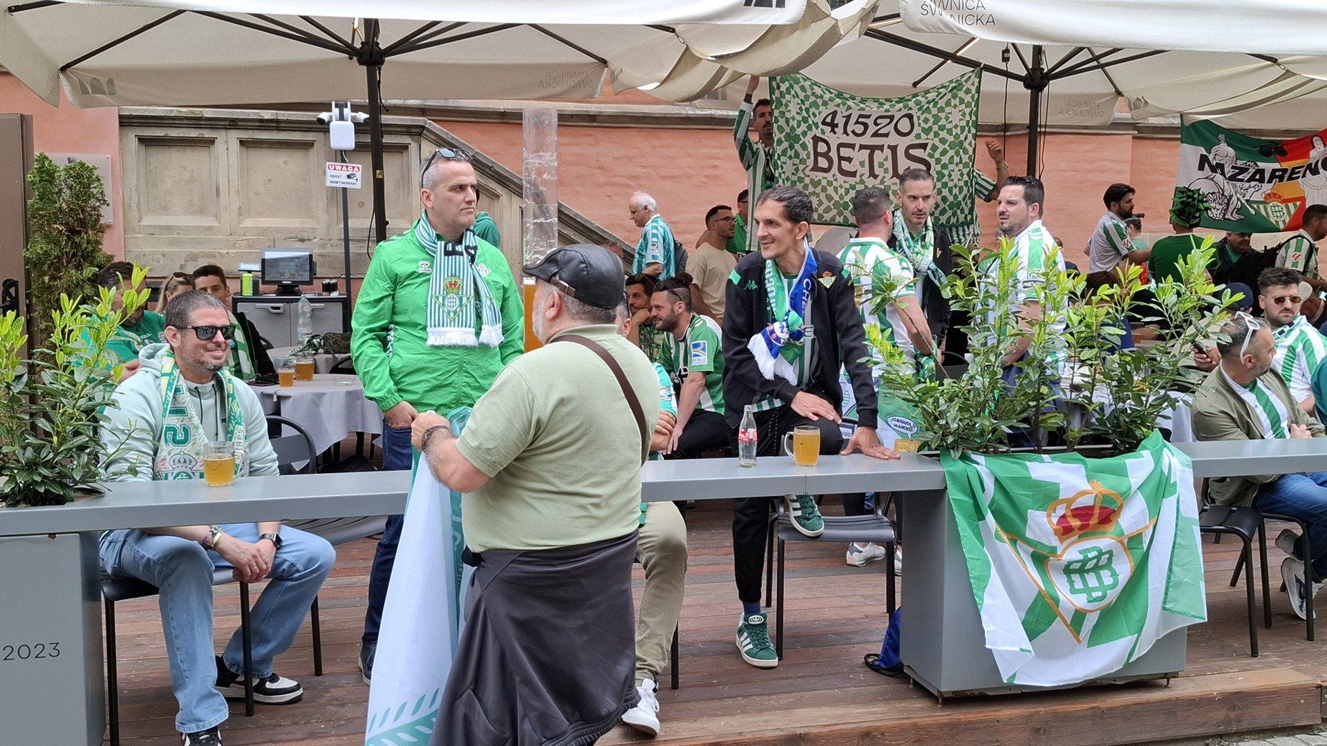 Finał Ligi Konferencji 2025 Betis vs Chelsea, Wrocław, Rynek w południe, kibice Betisu i Chelsea, 28.05.2025