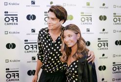 Julia Wieniawa i Nikodem Rozbicki na Audioriver. Pozują w krzakach