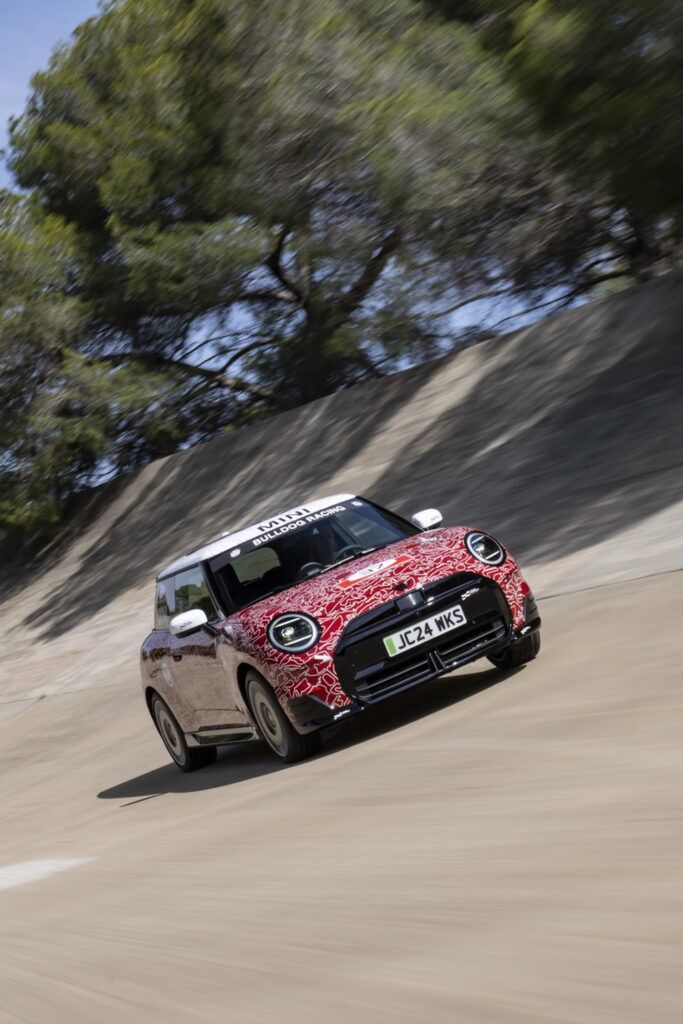 Mini JCW E w kamuflażu