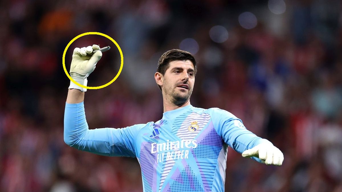 Zdjęcie okładkowe artykułu: Getty Images / Florencia Tan Jun / Courtois odrzuca zapalniczkę rzuconą w jego kierunku z trybun