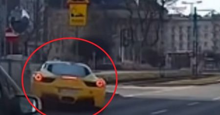 Rozbił Ferrari warte fortunę. Wideo z Krakowa obiegło sieć