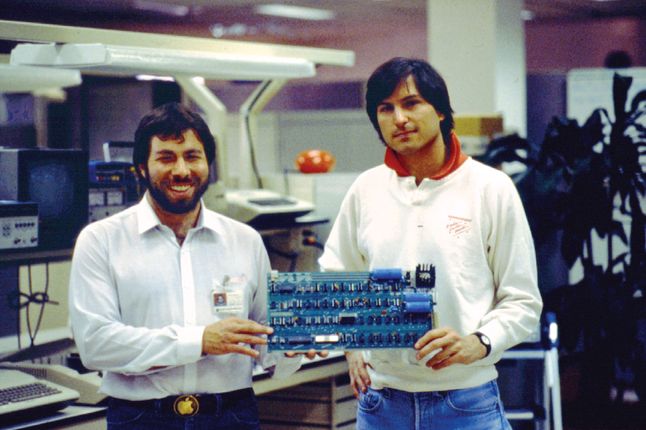 Wozniak i Jobs prezentują swoje dzieło