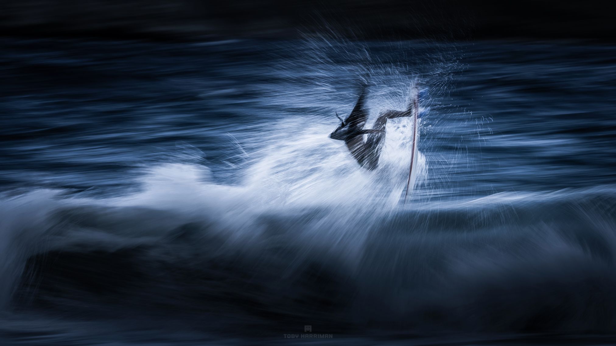 Artystyczne podejście do fotografowania surferów przy wykorzystaniu długich czasów ekspozycji 3
