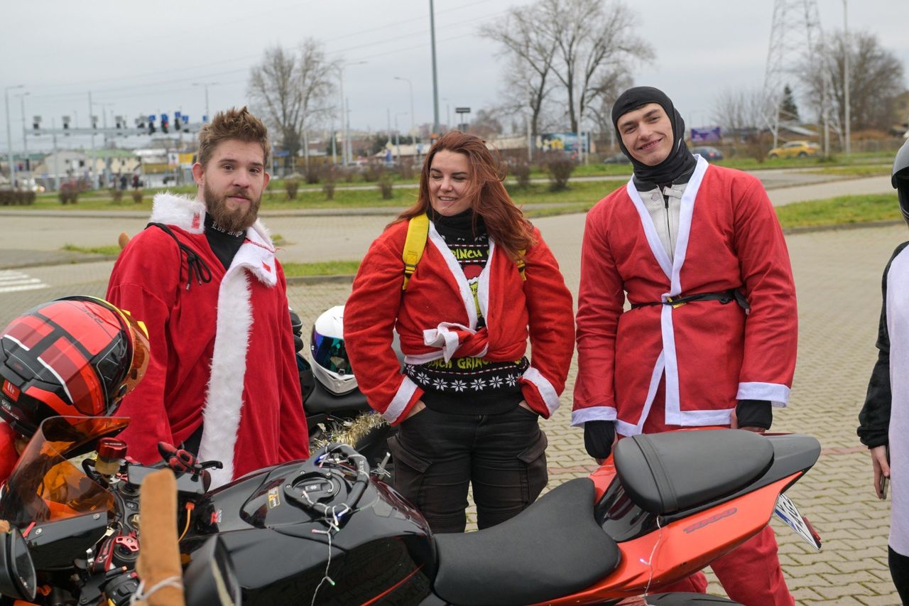 Lublin: "Mikołaje za Kierownicą". Radość dzieci i świąteczna moc pomagania