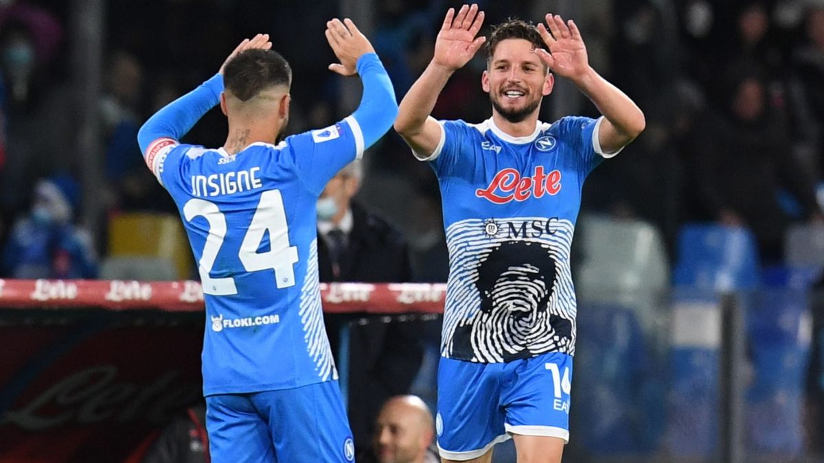 Zdjęcie okładkowe artykułu: PAP/EPA / CIRO FUSCO / Na zdjęciu: Lorenzo Insigne (z lewej) i Dries Mertens