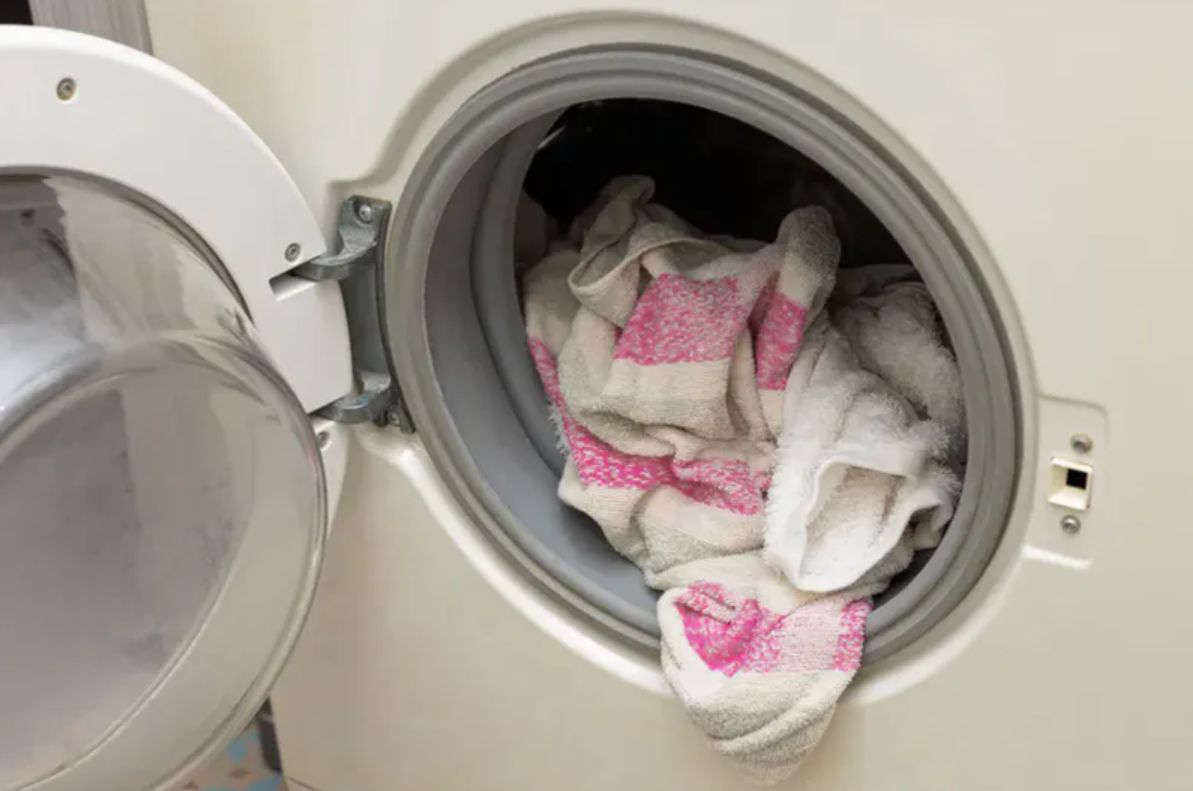 Największy błąd przy praniu. Ubrania będą do wyrzucenia