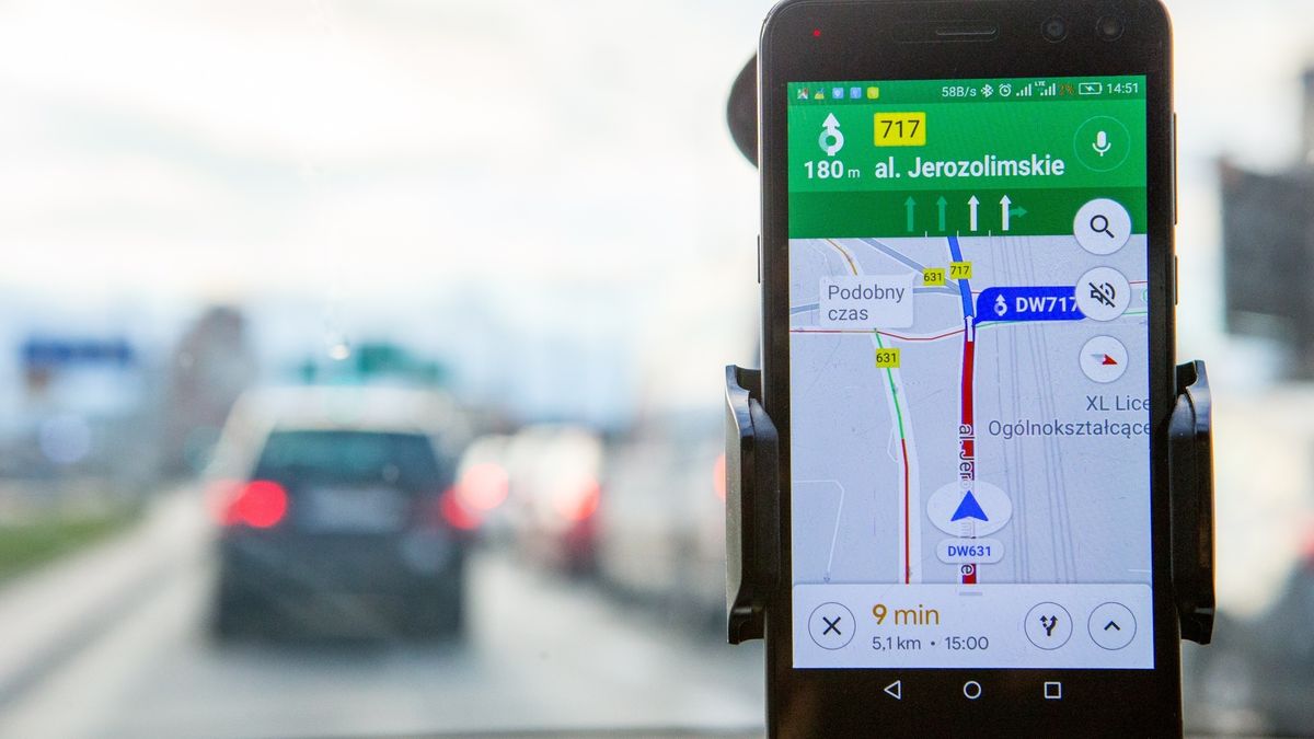 W Google Maps nie da się włączyć funkcji ostrzegania o fotoradarach. Albo ją masz, albo jeszcze nie.