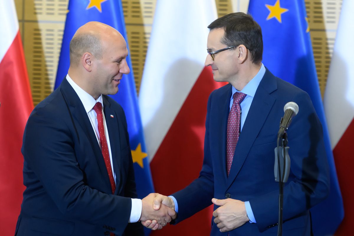 Jest nowy minister ds. Unii Europejskiej. Premier potwierdza. Na zdjęciu Szymon Szynkowski vel Sęk i Mateusz Morawiecki