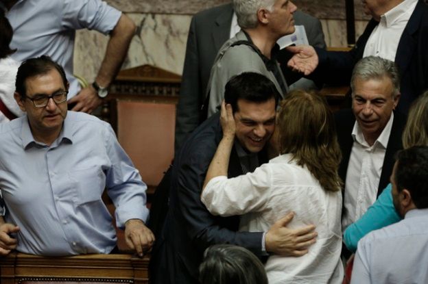 Grecki parlament przyjął propozycję porozumienia z wierzycielami