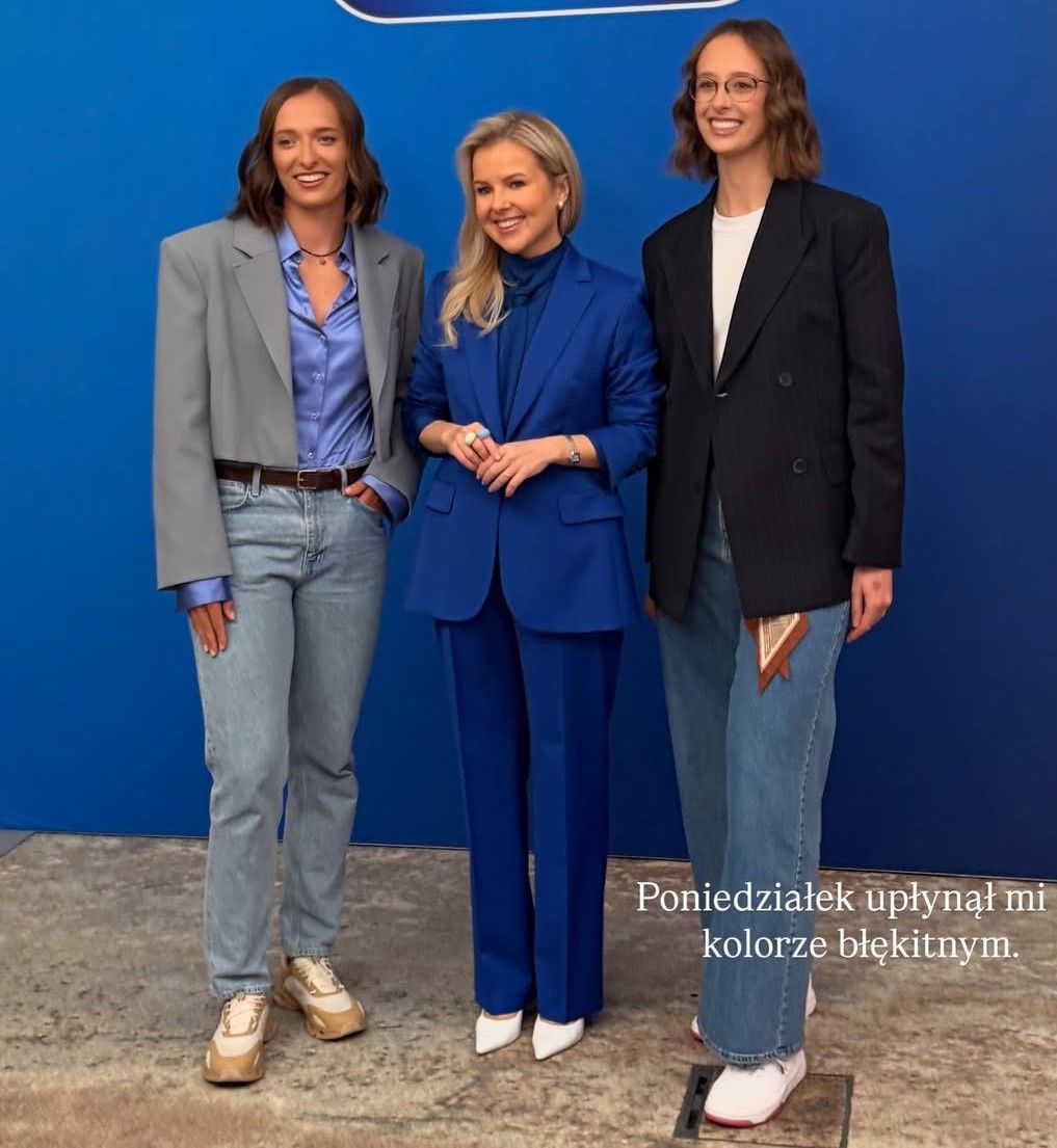 Iga Świątek z siostrą na evencie