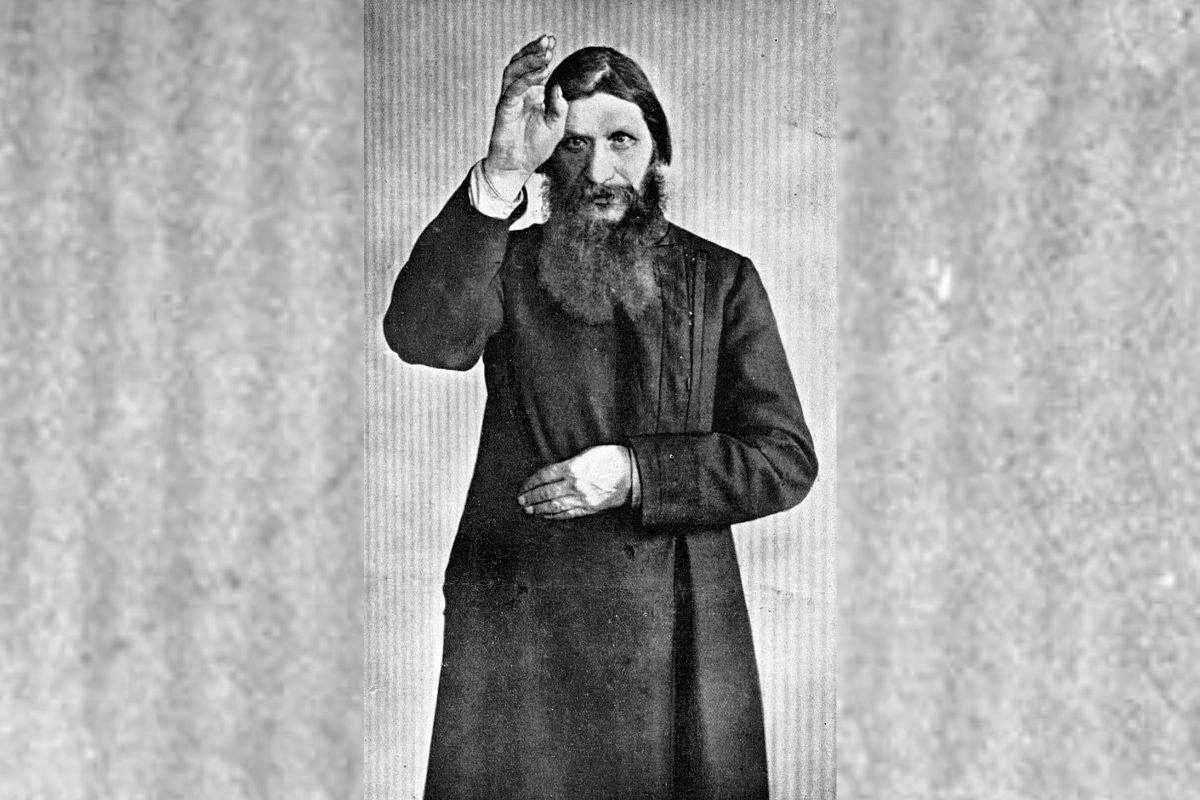 Śmierć Rasputina. Przeżył otrucie cyjankiem i dwa postrzały. Co wreszcie go zabiło?