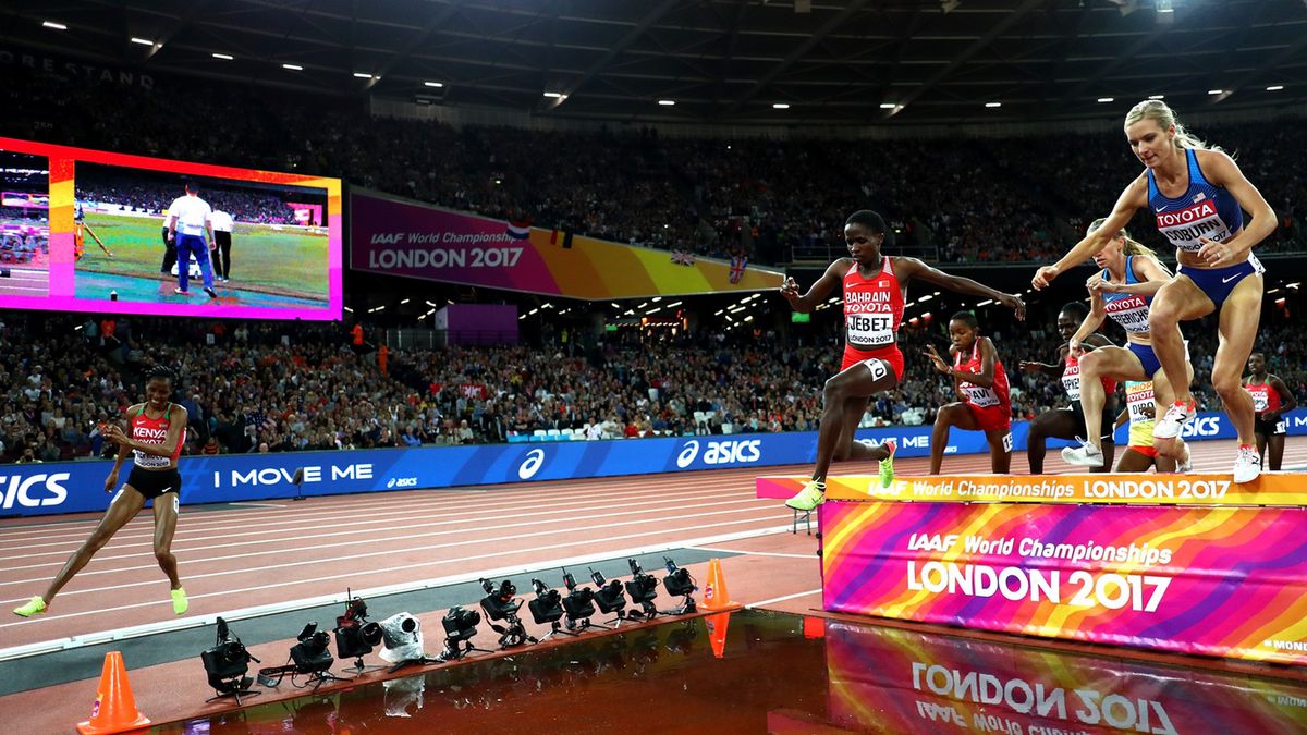Zdjęcie okładkowe artykułu: Getty Images / Michael Steele / Beatrice Chepkoech (pierwsza z lewej) zgubiła się na trasie biegu na 3000 m z przeszkodami