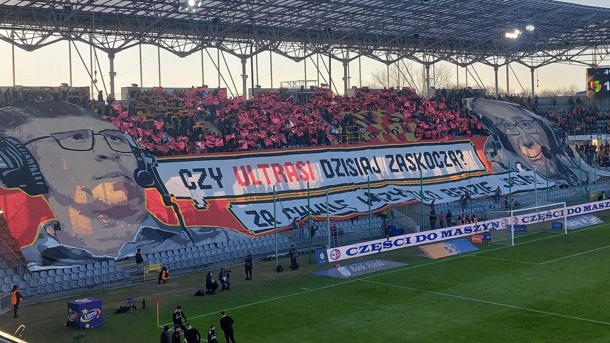 PAP / Paweł Kosin / Na zdjęciu: Oprawa kibiców Korony Kielce