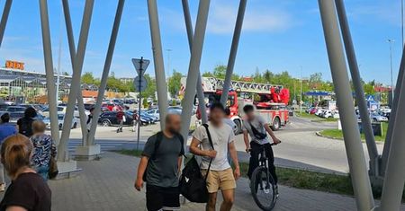 Nagła ewakuacja galerii w Lublinie. Alarm przerwał zakupy i pracę [ZDJĘCIA]