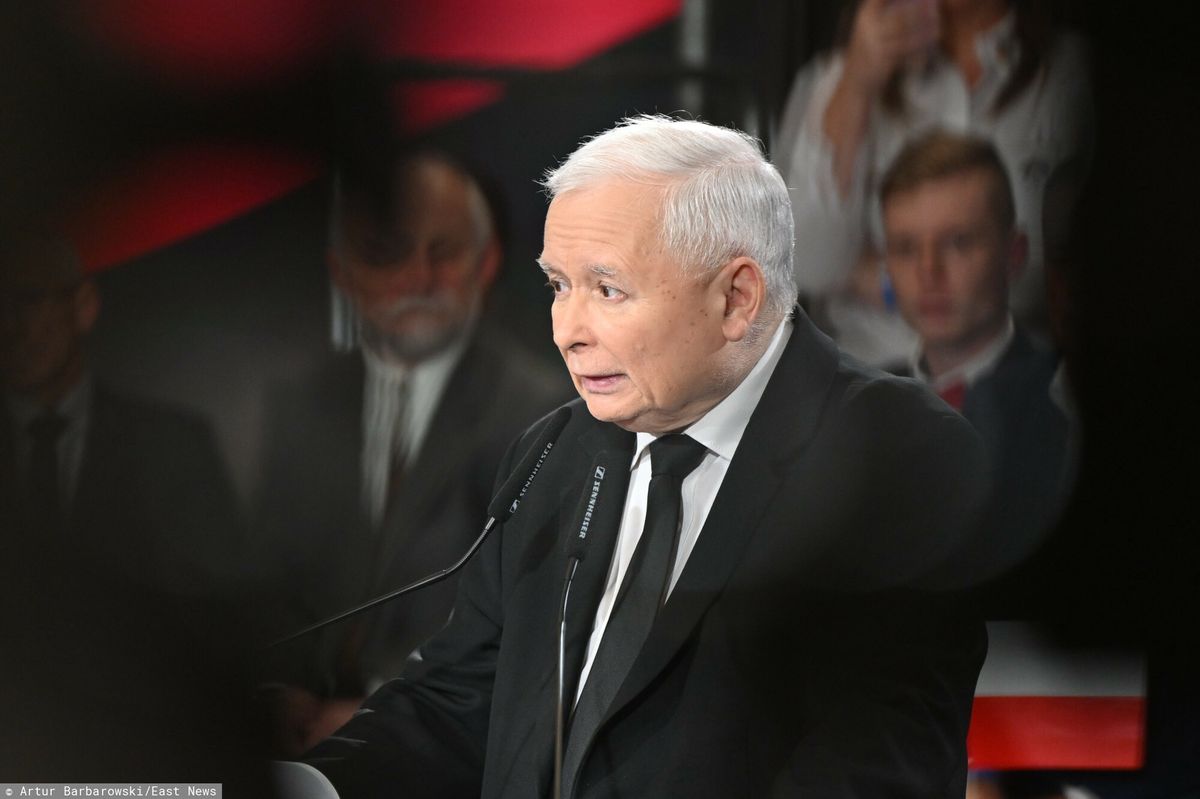 Jarosław Kaczyński podczas przemówienia w Krakowie. 
