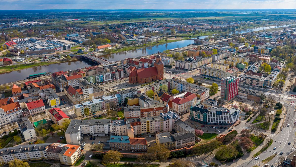 gorzów, gorzow, wielkopolski, centrum, katedra, most staromiejski, panoramiczny, panorama, z lotu, warta, miasto, krajobraz miasta, rzeka, lubuskie