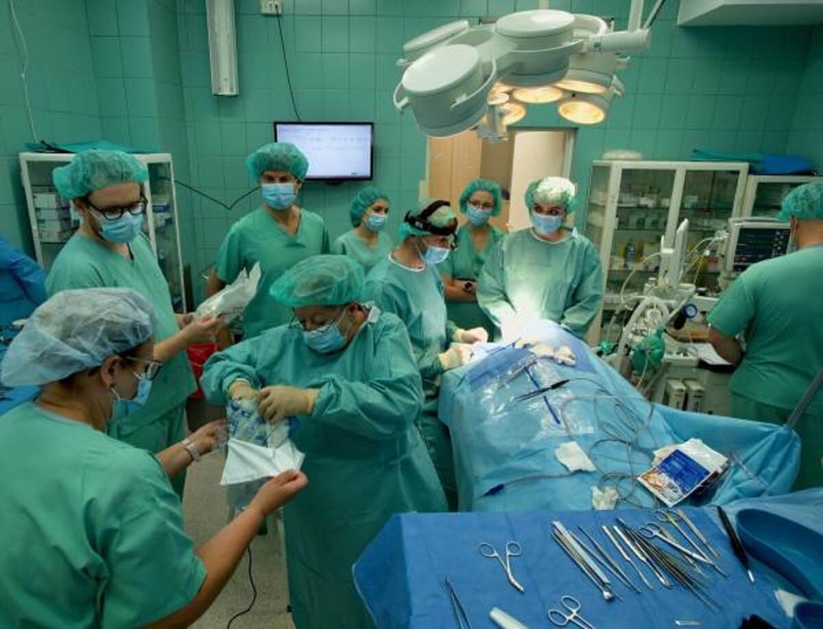 Operacja odtworzenia skóry głowy przeprowadzona przez lekarzy SPSK 1