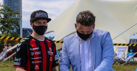 Wrocław. Aqupark wspiera żużlowców Betard Sparty. Podpisano umowę z liderami drużyny
