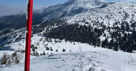Śląskie. Wiosenna aura w Beskidach. Dobre warunki na szlakach, ale jeszcze leży śnieg