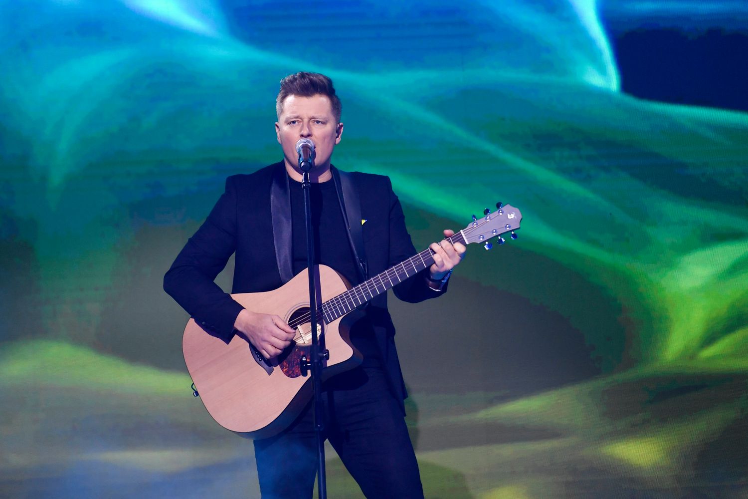 Rafał Brzozowski na koncercie Solidarni z Ukrainą
