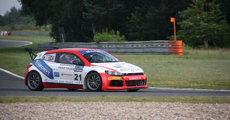 Volkswageny GTI oraz R na Torze Poznań
