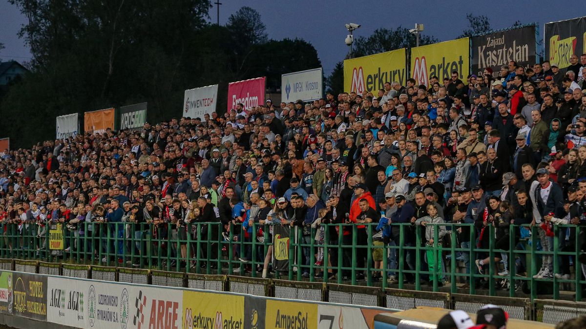 Zdjęcie okładkowe artykułu: WP SportoweFakty / Michał Krupa / Na zdjęciu: kibice w Krośnie