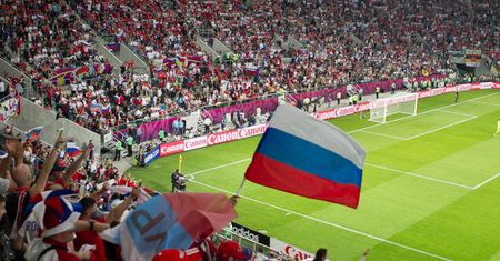 Marsz Rosjan przez Warszawę. Tuż przed meczem