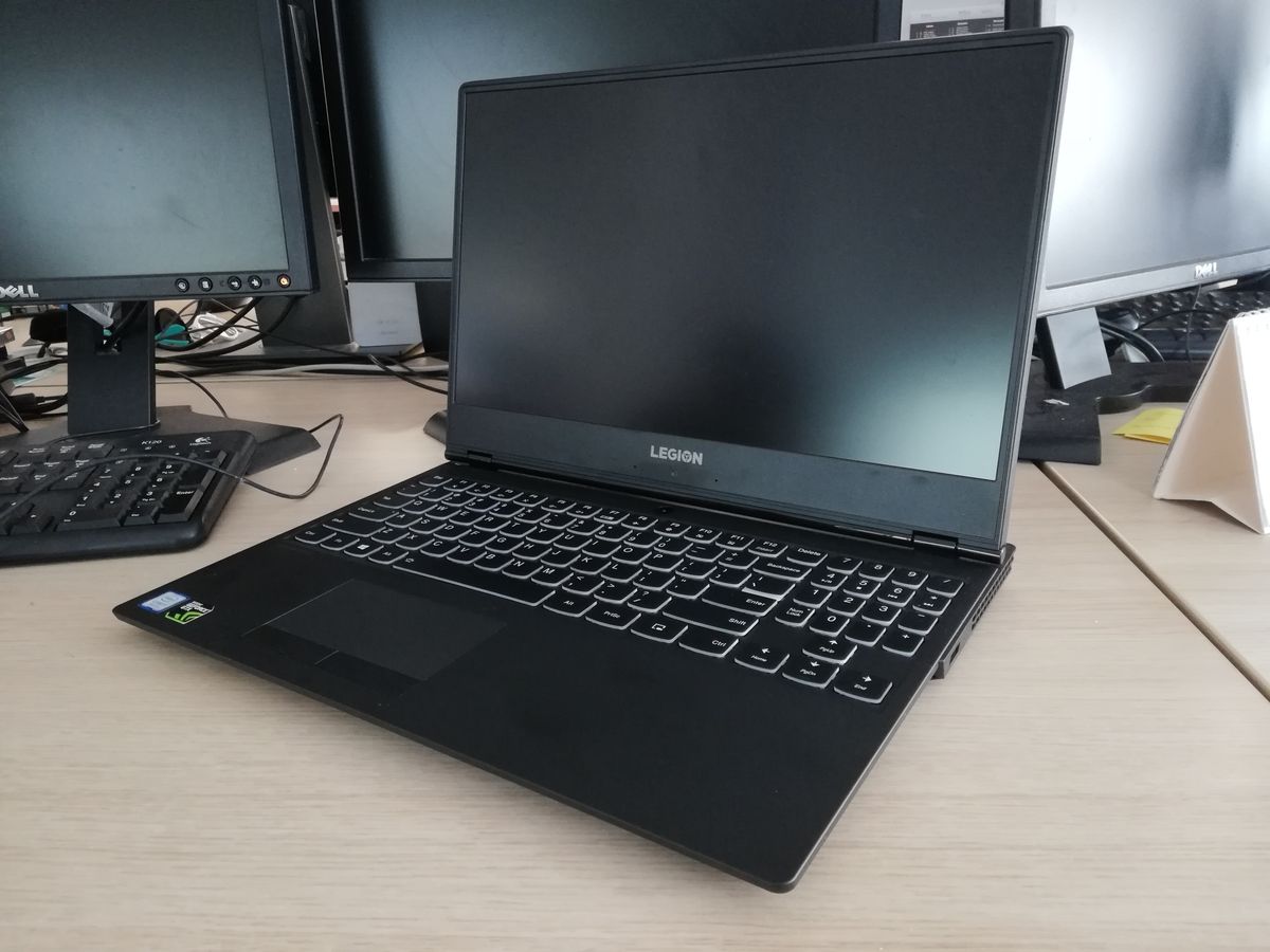 Lenovo Legion Y530. Szkoda, że inne laptopy gamingowe tak nie wyglądają