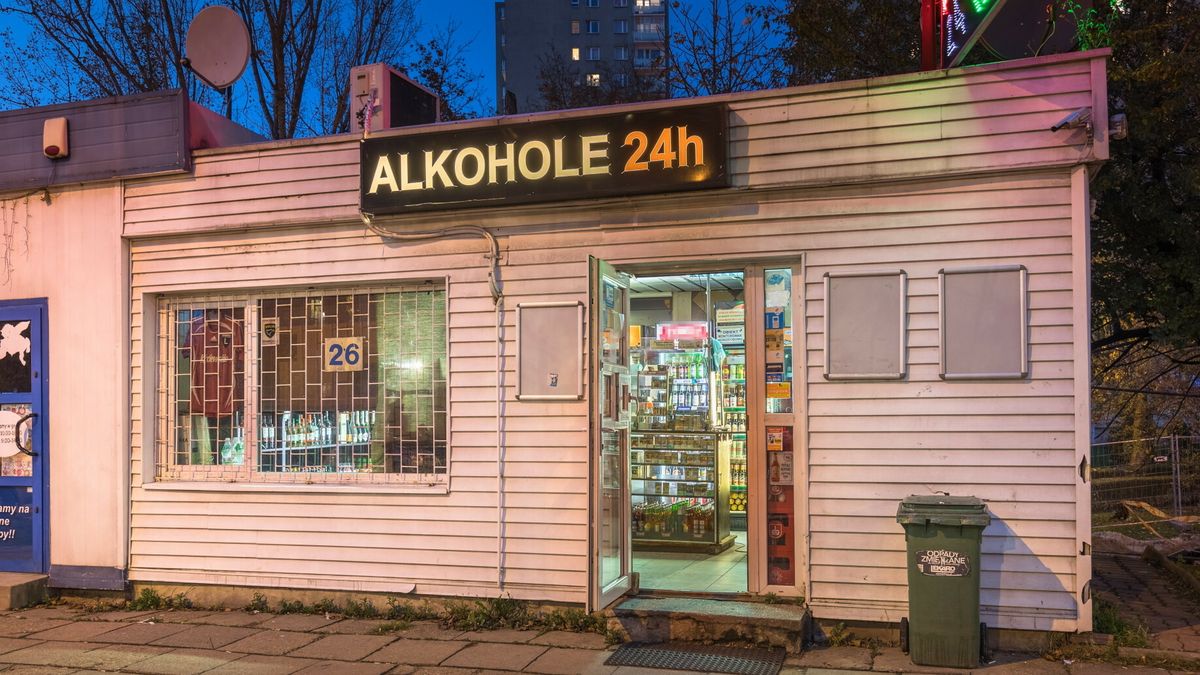 Nocna prohibicja w Polsce. Coraz więcej miast ogranicza sprzedaż alkoholu