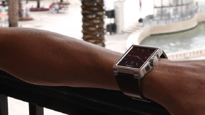 Carbon - zegarek z przenośną ładowarką 1