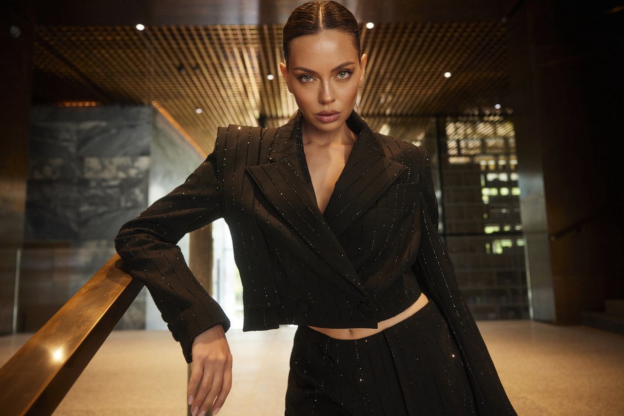 Jesień/zima 2025 w modzie: elegancja, miękkość i kobiecość. Trendy, które warto znać.