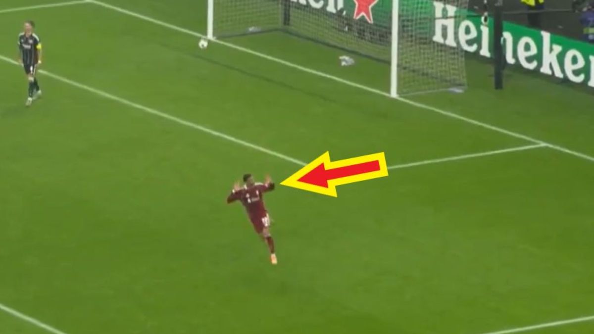 Twitter / x.com/CANALPLUS_SPORT / Na zdjęciu: Hugo Ekitike nie okazywał radości po zdobyciu gola w meczu LM z Eintrachtem Frankfurt