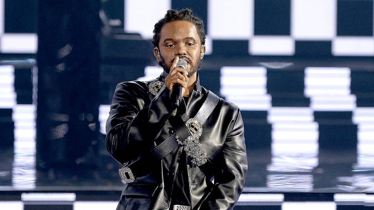 Kuba Szmajkowski wcielił się w Kendricka Lamara w ostatnim odcinku "TTBZ"