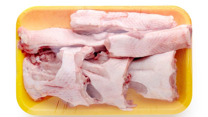Surowe mięso drobiowe oddzielone mechanicznie z korpusów i szyjek bez skóry