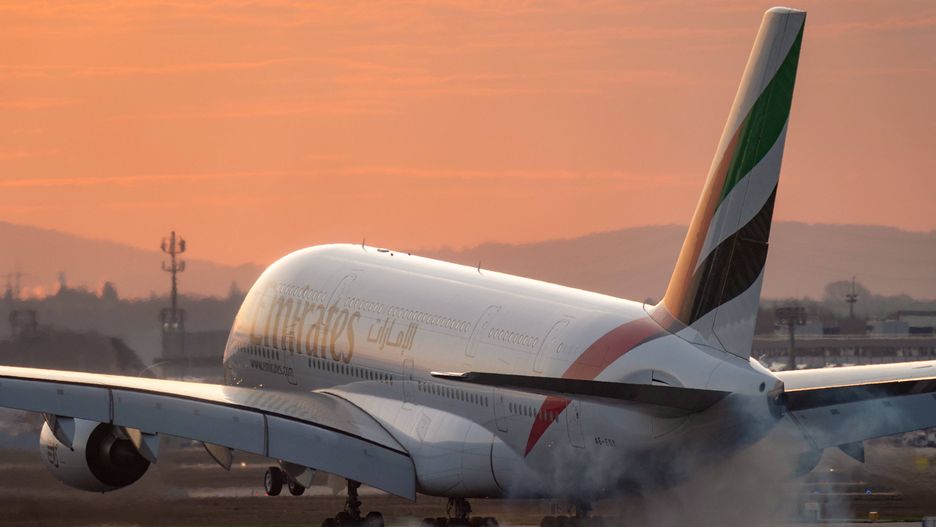 Frankfurt Internal Airport amid the Coronovirus pandemic
epa08299179 An Emirates Airbus A380 plane lands at Frankfurt Airport, Germany, 16 March 2020. Due to the SARS-CoV-2 coronavirus outbreak, a large number of flights have been cancelled. Germany has so far reported over 6,700 confirmed Covid-19 cases.  EPA/THORSTEN WAGNER 
Dostawca: PAP/EPA.
THORSTEN WAGNER