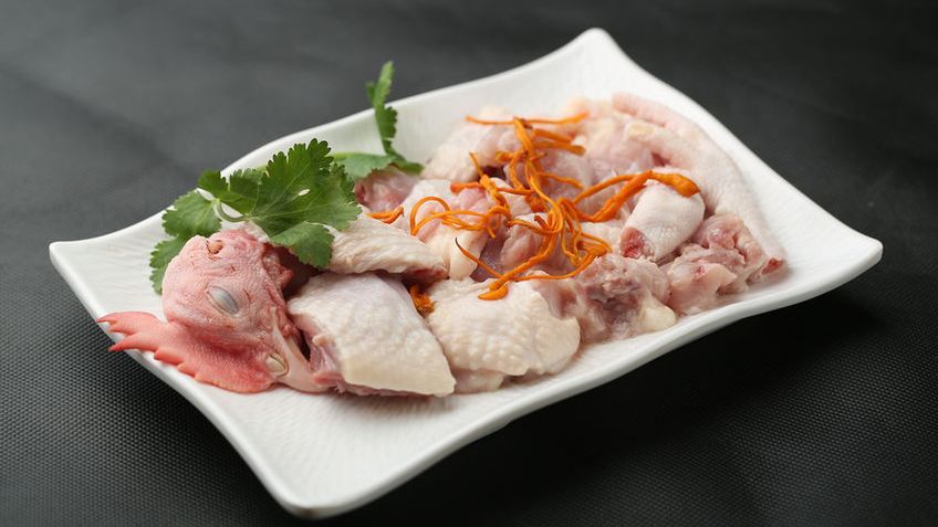 Surowe mięso drobiowe oddzielone mechanicznie z dorosłych kur