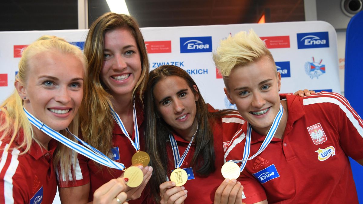 PAP / Piotr Nowak / Złote medalistki czwórki podwójnej w wioślarstwie. Marta Wieliczko druga od lewej