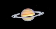 Czym są szprychy Saturna? Teleskop Hubble’a przybliża nas do odpowiedzi