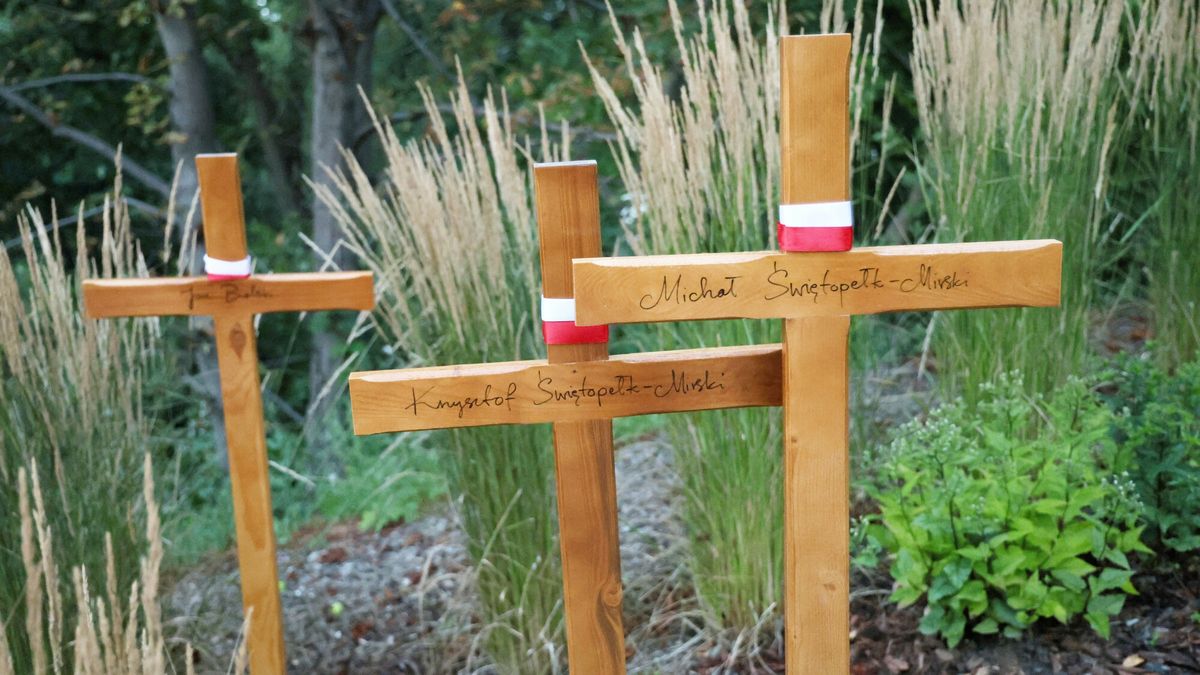 Krzyże zostały usunięte z Kopca Powstania Warszawskiego