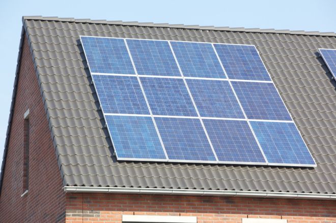 Instalacja solarna: kolektor próżniowy czy płaski?