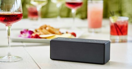 Zadziwiający głośnik Sony. Dzięki niemu zawsze usłyszysz dźwięk z telewizora