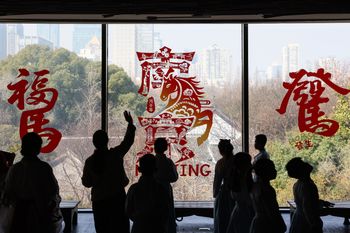 Chińska młodzież wyśmiewa propagandę "Roku Konia"