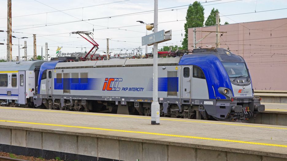 PKP Intercity planuje, że lokomotywy pojawią się na krajowych torach w 2025 roku - na zdjęciu jedna z kupionych wcześniej lokomotyw Newagu, którą przewoźnik ma już w swoim taborze