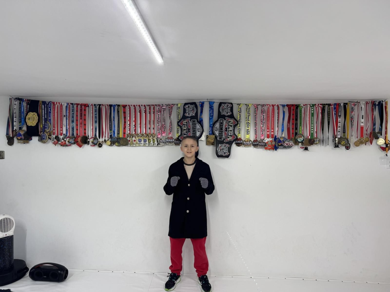 Tyson prezentuje swoje medale 