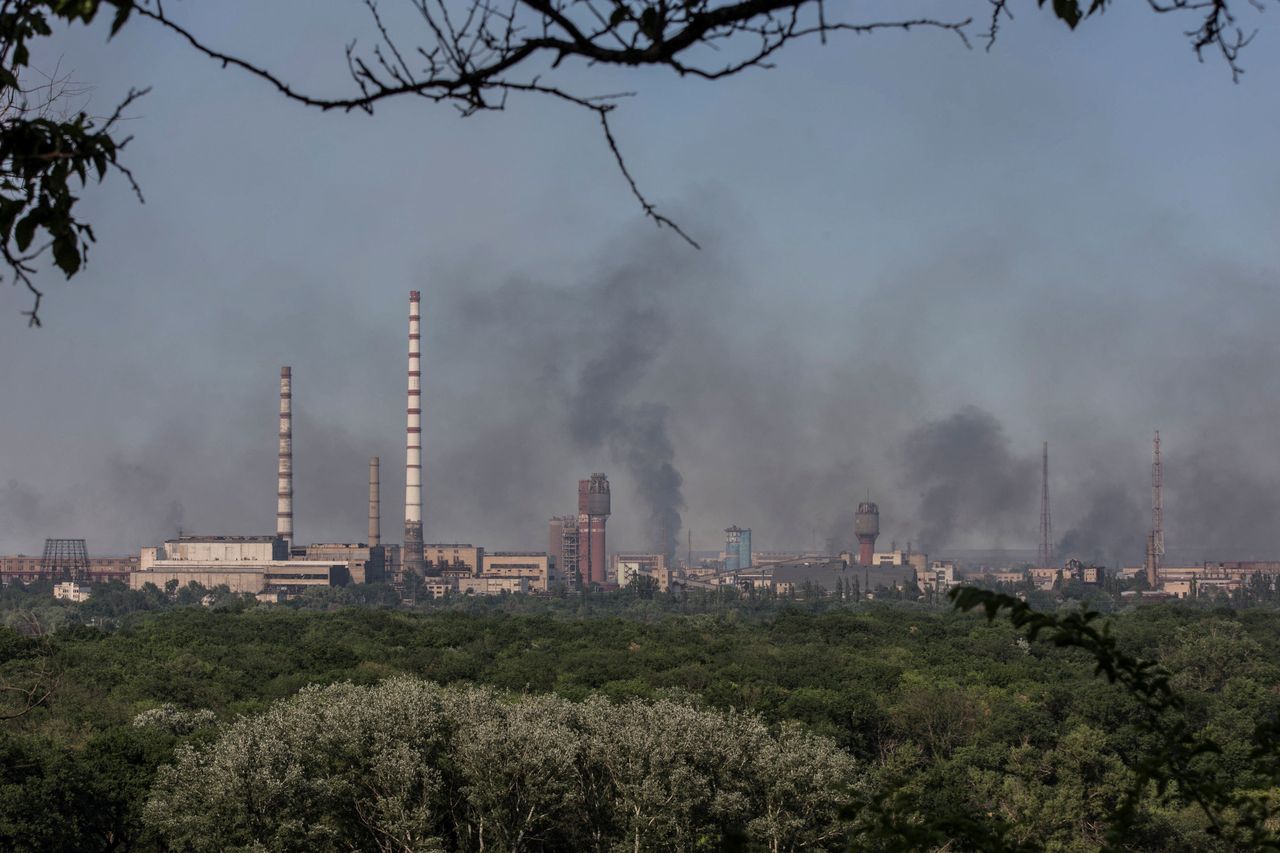 Szturm na zakłady chemiczne w Siewierodoniecku. Wybuchł duży pożar