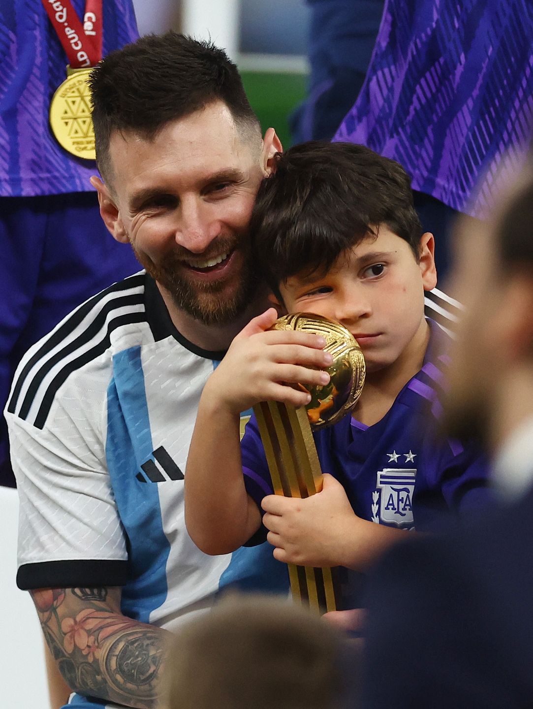 Leo Messi świętuje zwycięstwo Argentyny z żoną i synami
